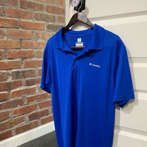 Columbia shirt sleeve shirt with collar.